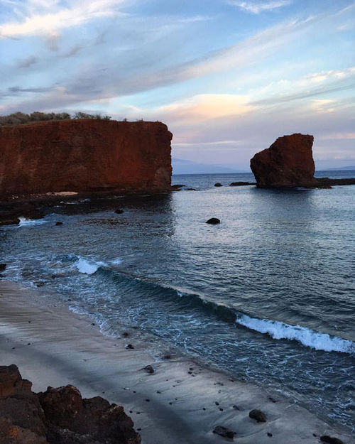 The islet off the coast of Lanai is Puupehe, or “Sweetheart Rock.” The islet off the coast of Lanai is Puupehe, or “Sweetheart Rock.”
